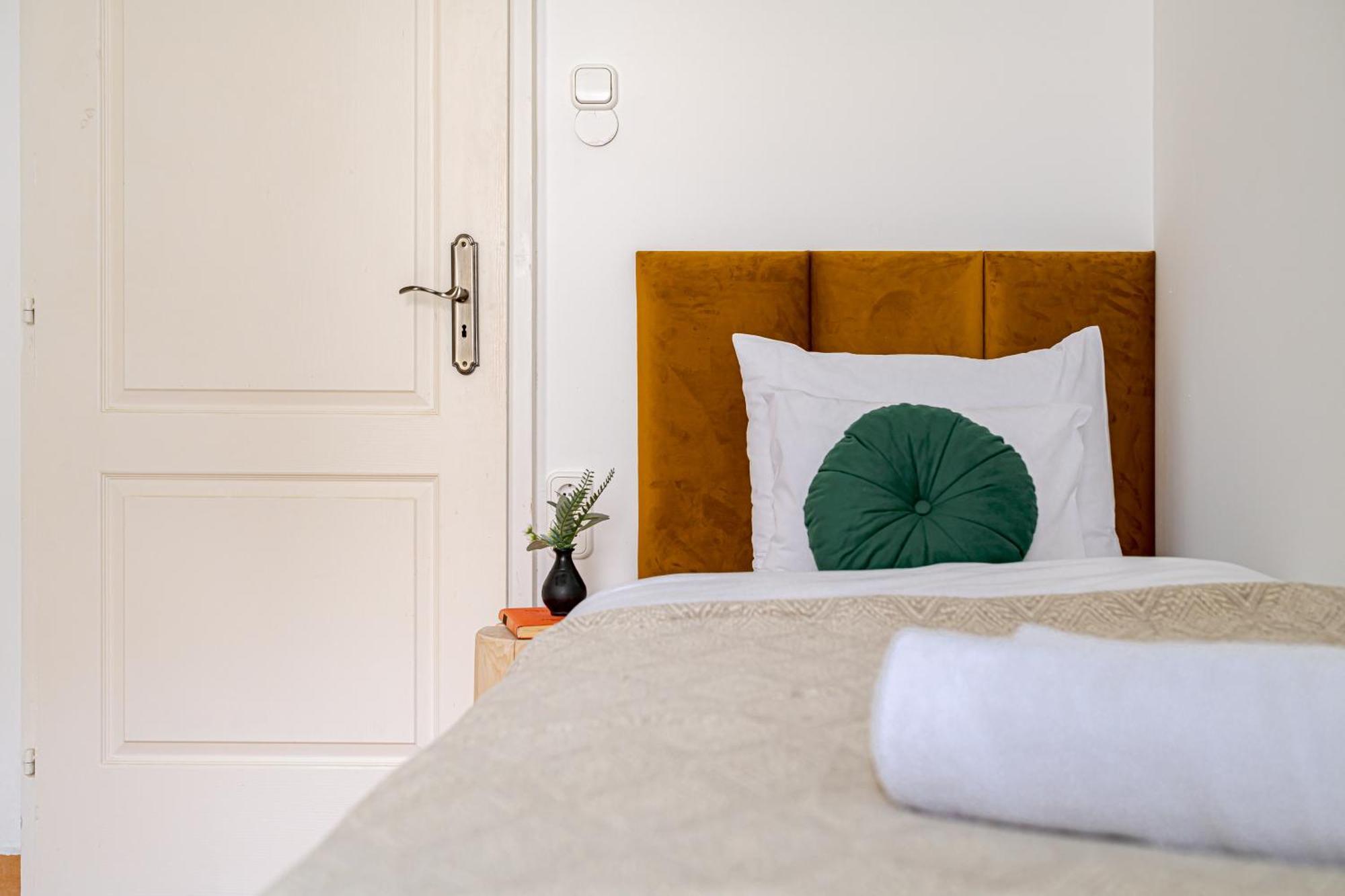 Jungle Aesthetics Downtown Apartman Aircon And Garage Parking Budapest Luaran gambar