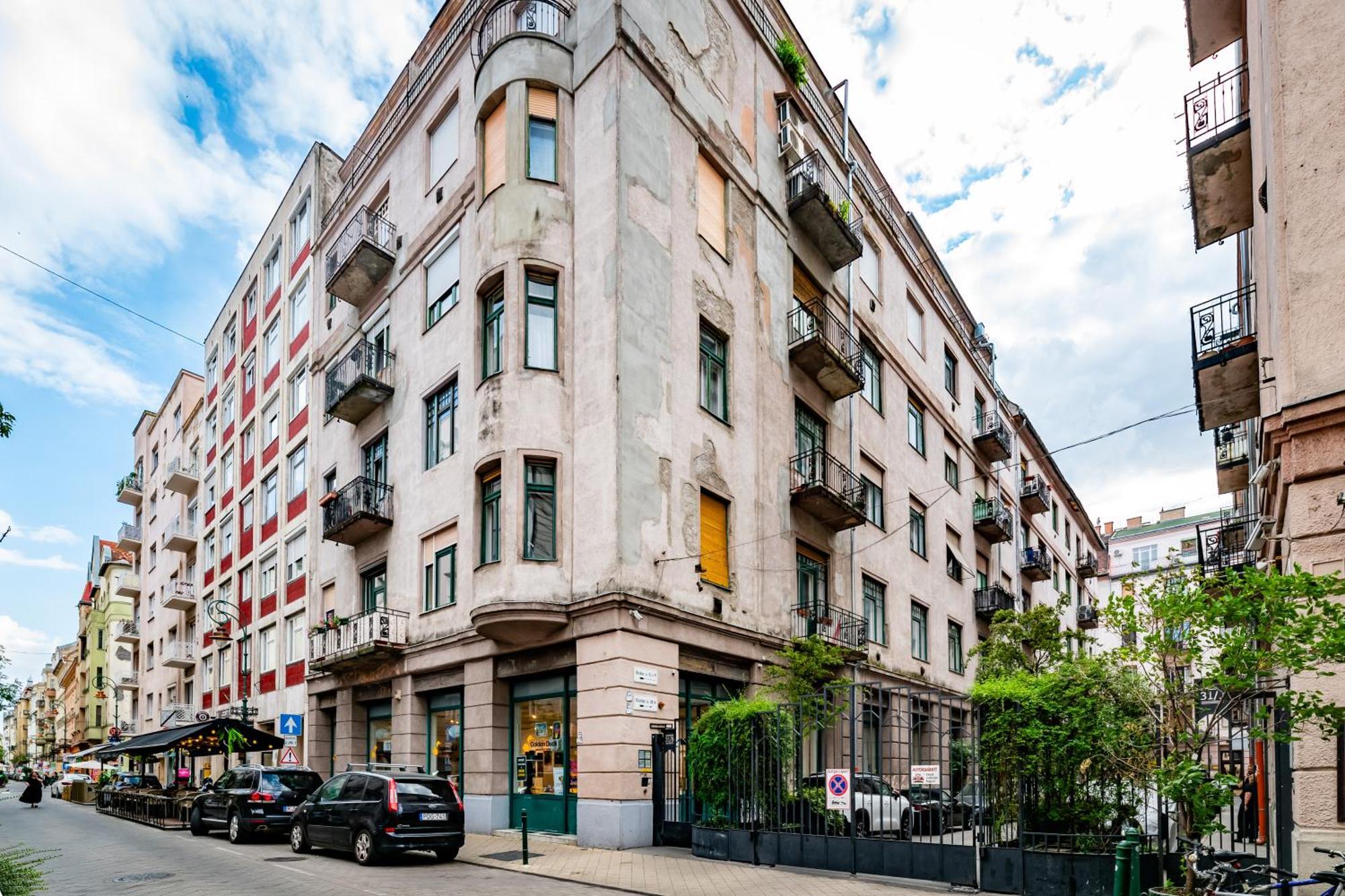 Jungle Aesthetics Downtown Apartman Aircon And Garage Parking Budapest Luaran gambar