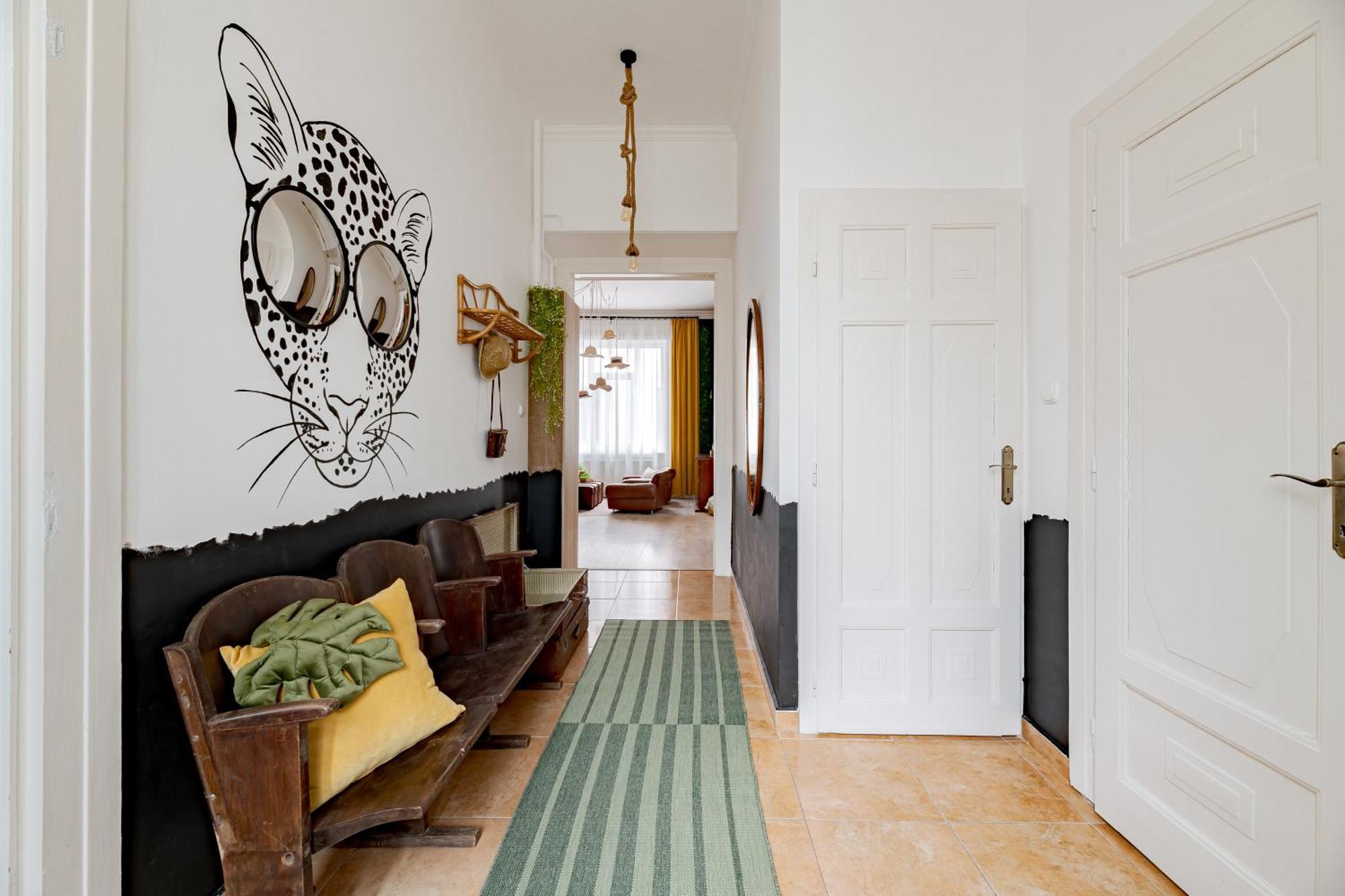 Jungle Aesthetics Downtown Apartman Aircon And Garage Parking Budapest Luaran gambar