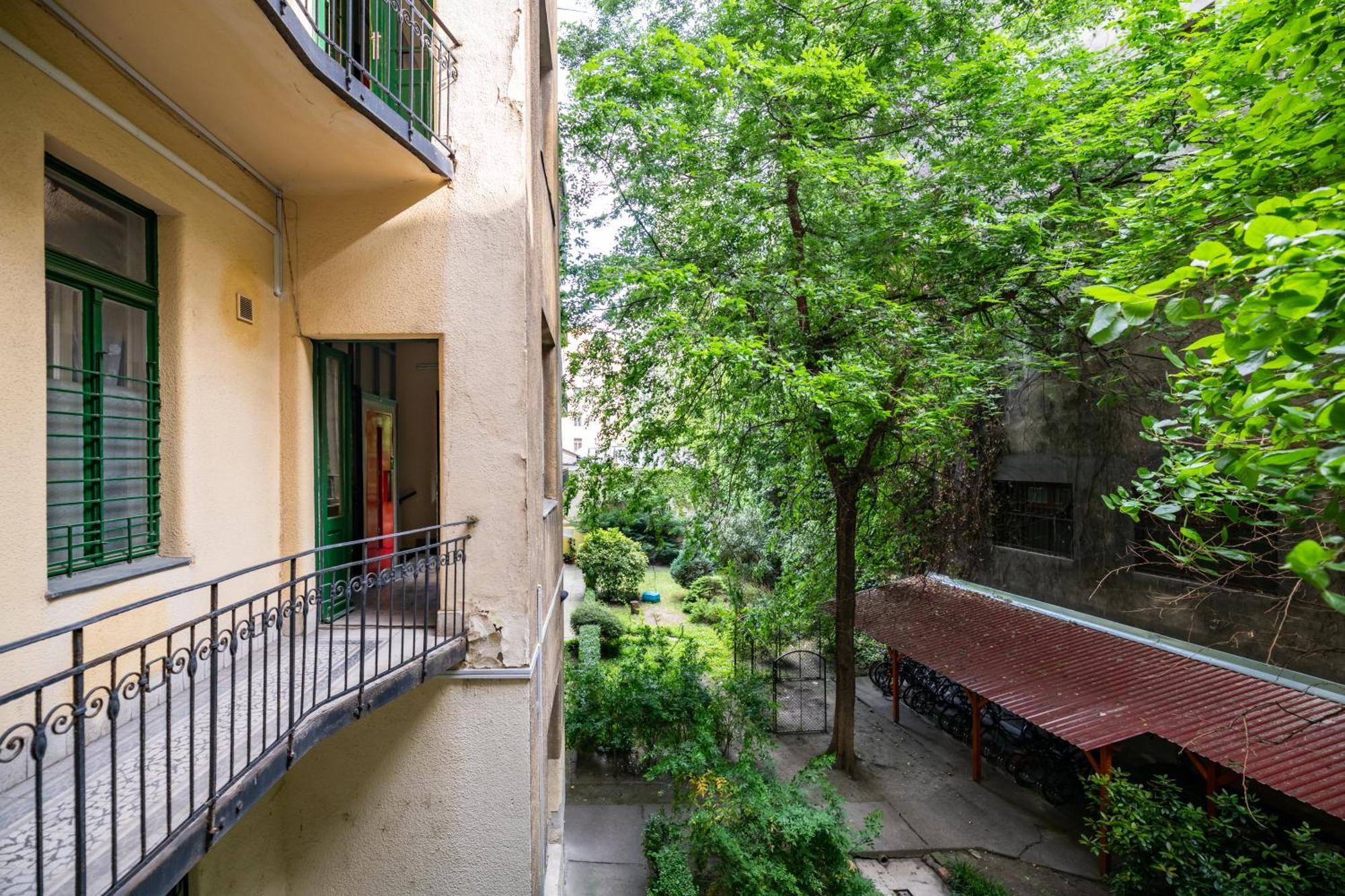 Jungle Aesthetics Downtown Apartman Aircon And Garage Parking Budapest Luaran gambar